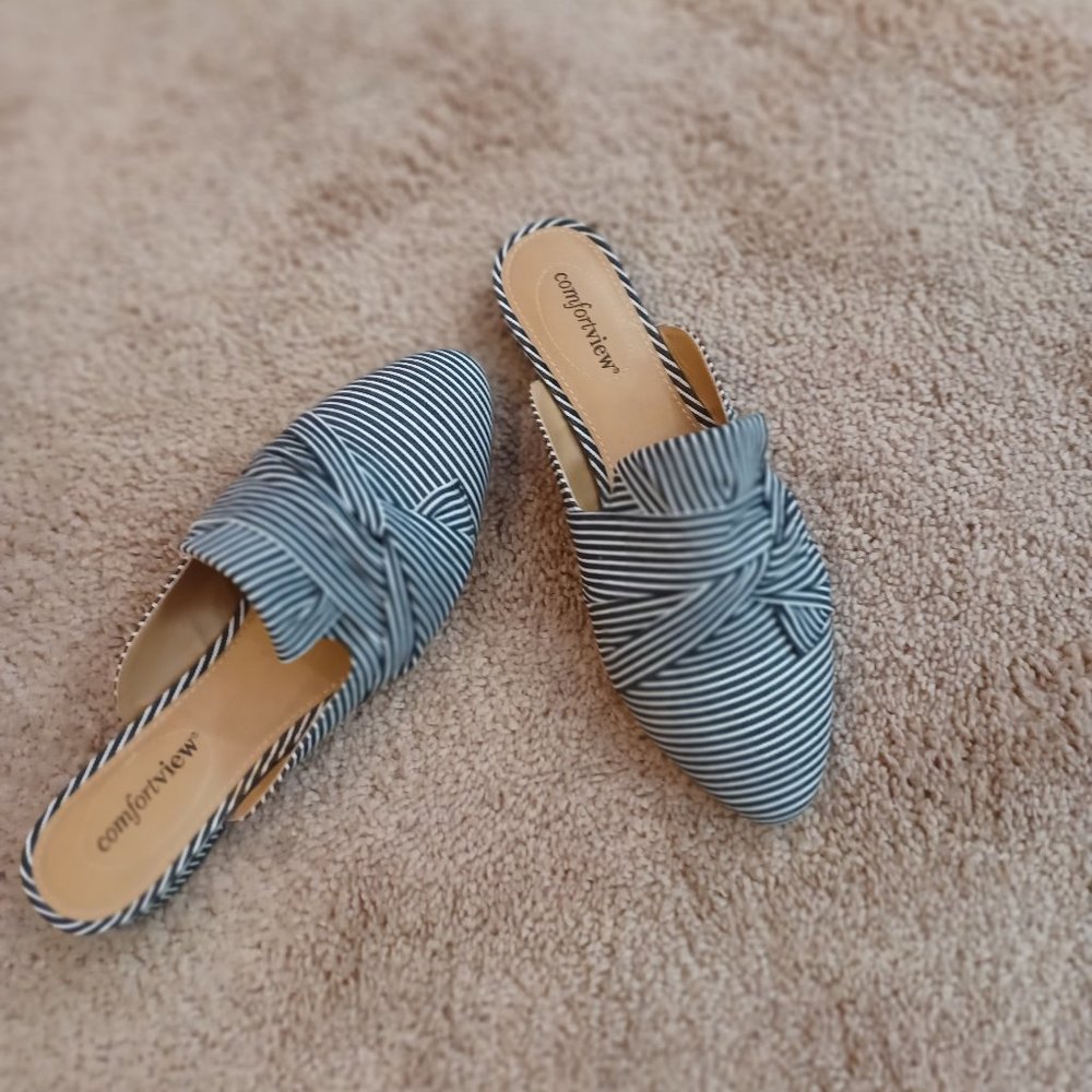 Comfortview Black and White Slides Size 8W NWOT